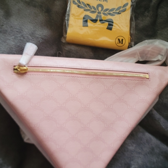 FIRM NWT MCM Blush Pink Triangle Crossbody Bag - Picture 5 of 6